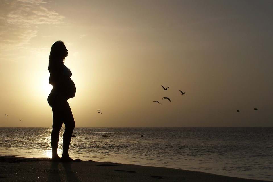 Biquíni ou maiô: qual a melhor opção para as grávidas?